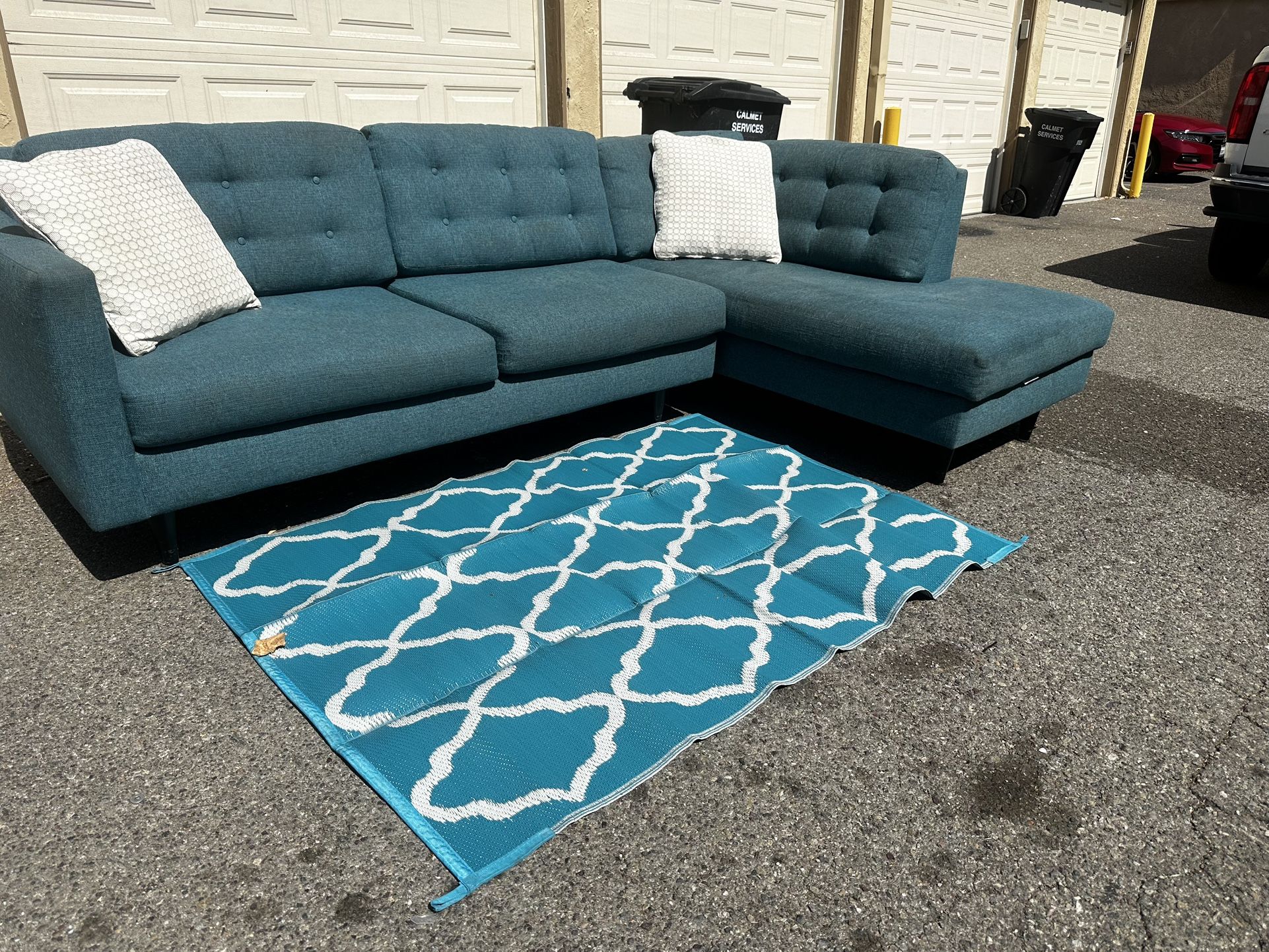 GREEN SECTIONAL COUCH W/ FREE DELIVERY