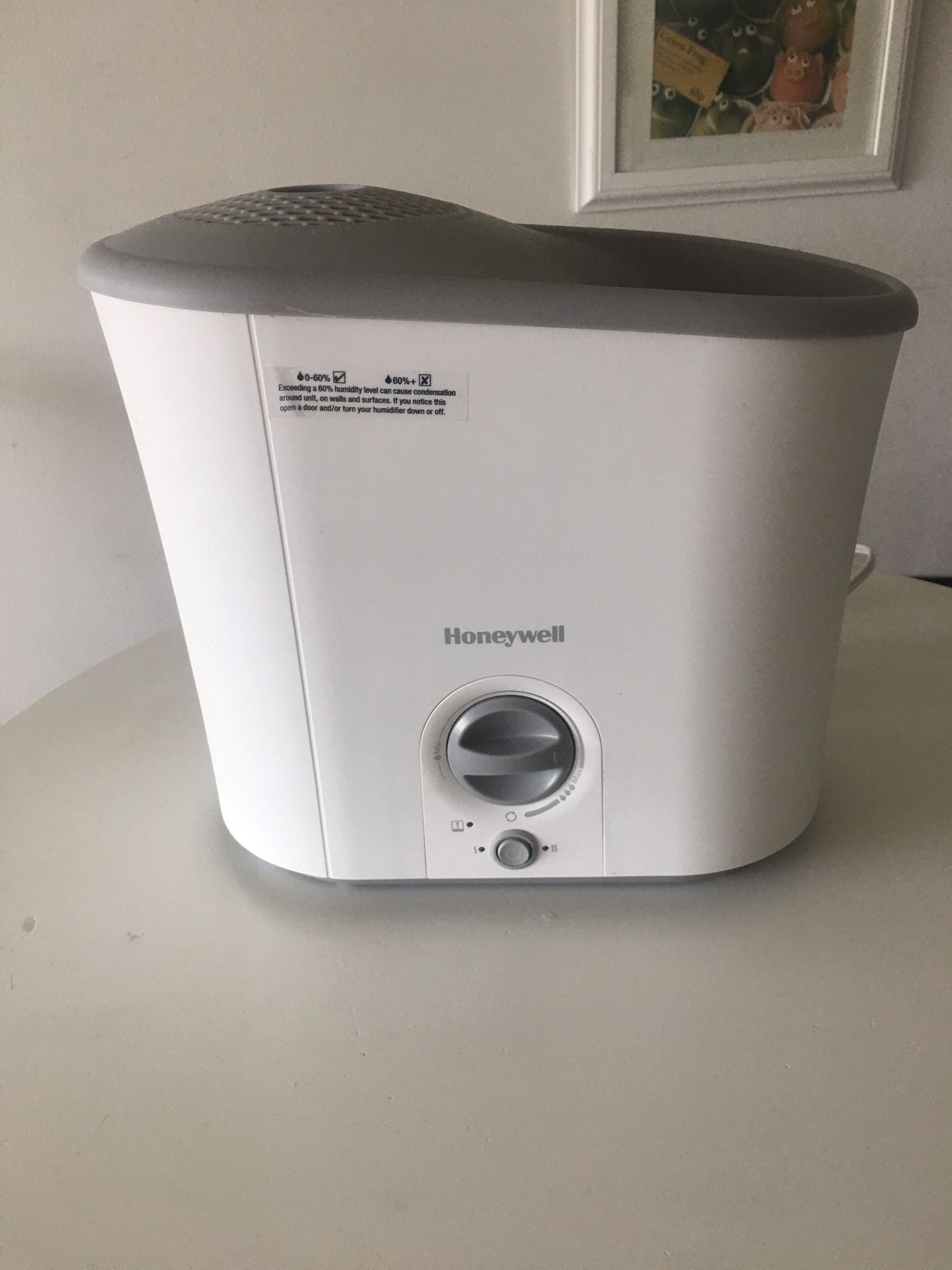 Honeywell Easy-to-care Warm Humidifier. 1.3 gallons