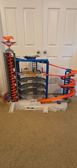 Hotwheels Super Ultimate Garage