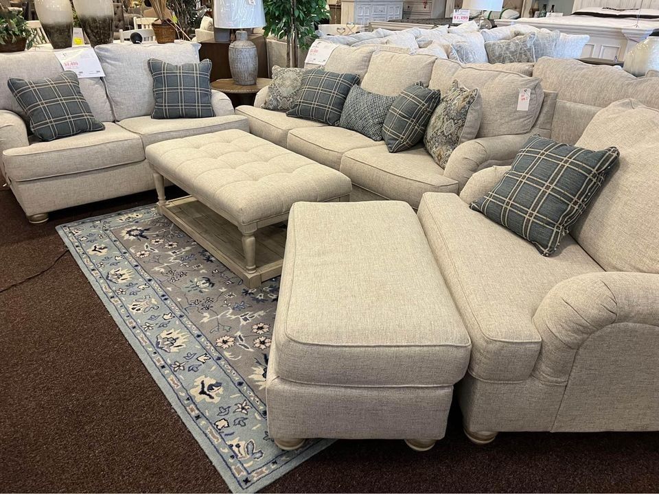 🦋Brand New ▪️ $19 Down Payment Finance ▪️▪️Traemore Sofa , Loveseat , Oversized Chair and Ottoman