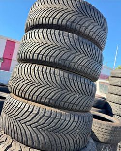 235 45 18 Michelin Tires Con 80% de Vida Las 4