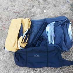 Glaciers Edge Polar Tent Solar Heat Metalic Lined Yellow And Black Good Condition