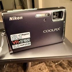 Nikon Coolpix S51 8.1MP Digital Camera with 3x Optical Vibration Reduction Zoom New Condition