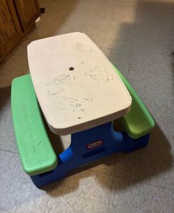 Kids picnic table