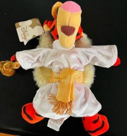 Disney Store Tigger Choir Angel  9"  Mini Bean Bag Plush toy  In excellent condition