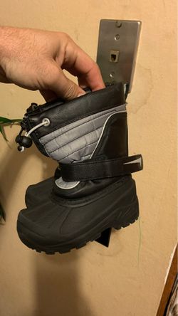 Kids size 7 boots