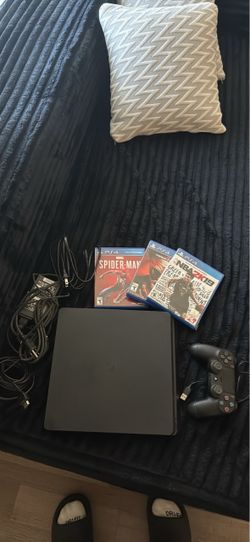 PS4 w/ free games