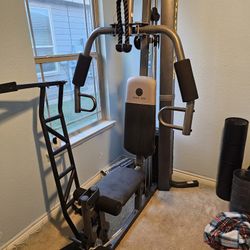 Golds Gym Weight Lifting Machine