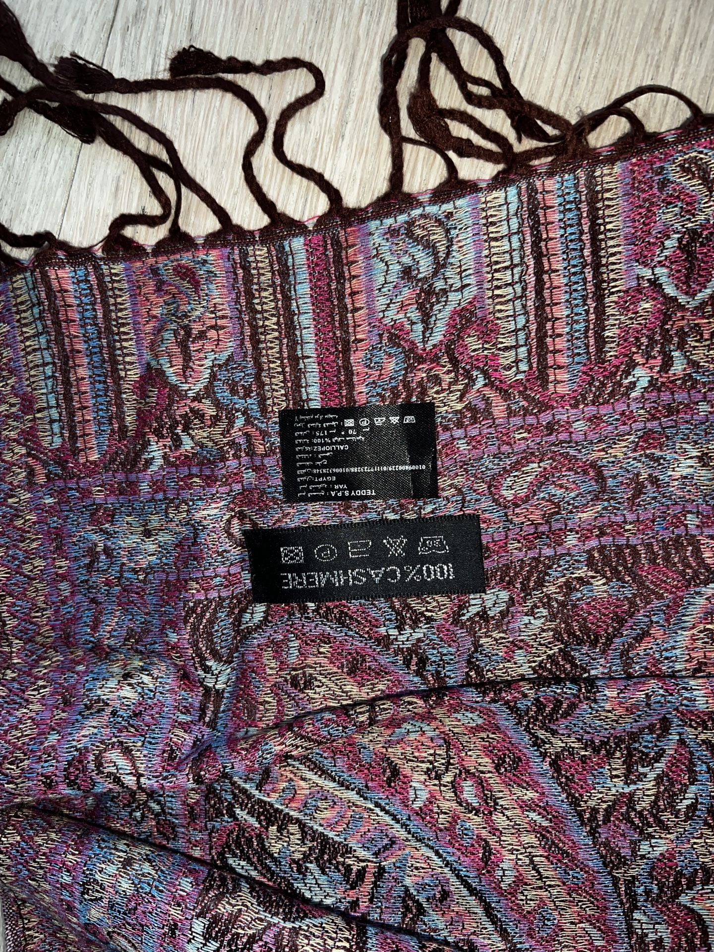 A New Elegant 100% Cashmere Paisley Shawl
