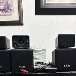 Bookshelves Sorting Speakers 