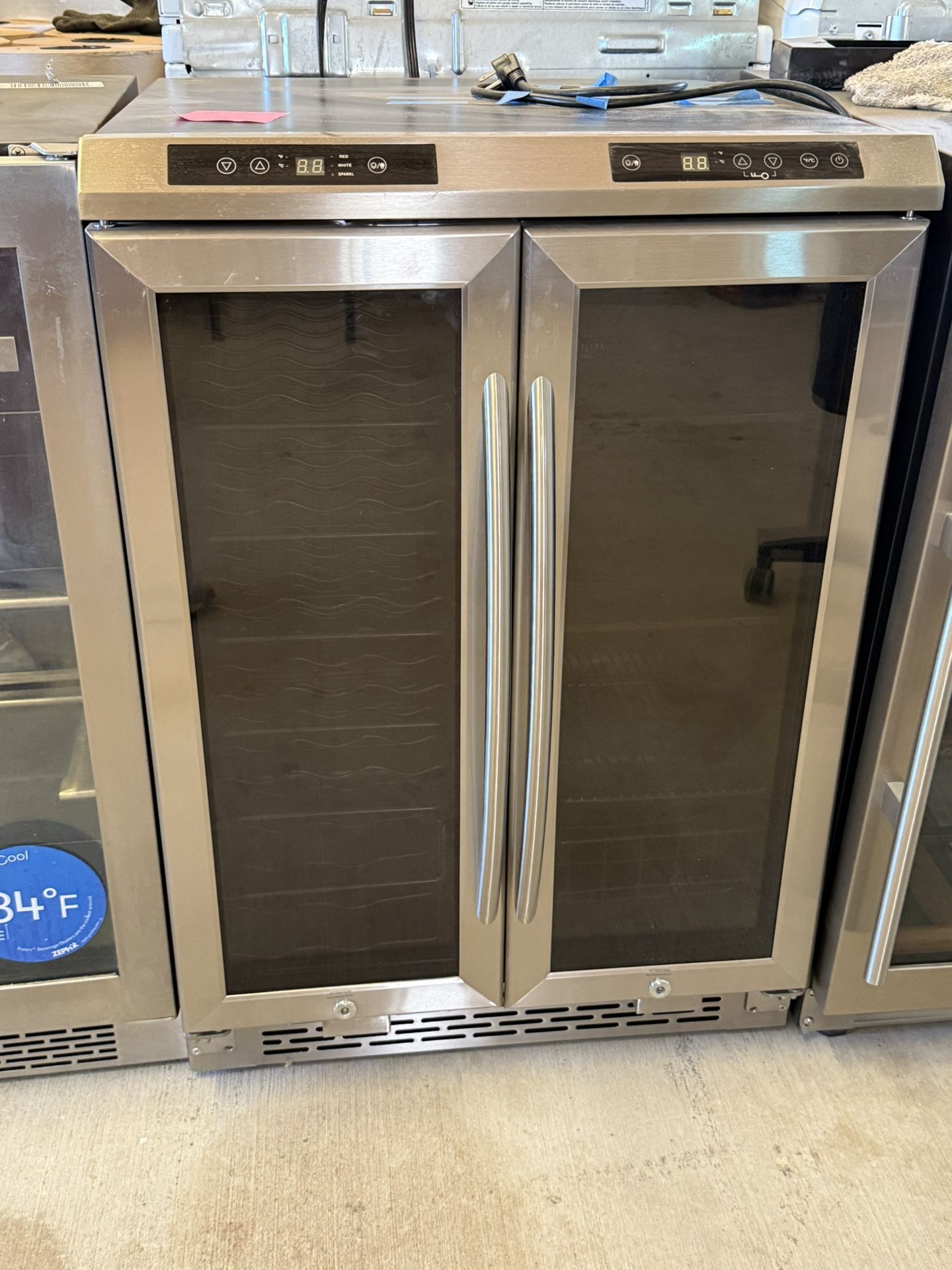 Avanti Inch 19 Bottle/66 Can Dual-Zone Wine & Beverage Center MOD# WBV19DZ 24
