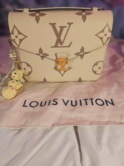 $300 Louis Vuitton Crossbody