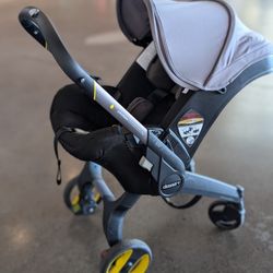 Doona Car Seat & Stroller (Grey Color) (Almost New)