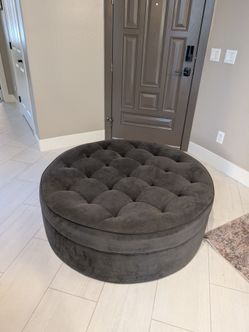 Oversize round ottoman