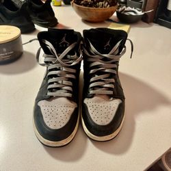 Jordan Retro 1 Shadow (Size 13.5)