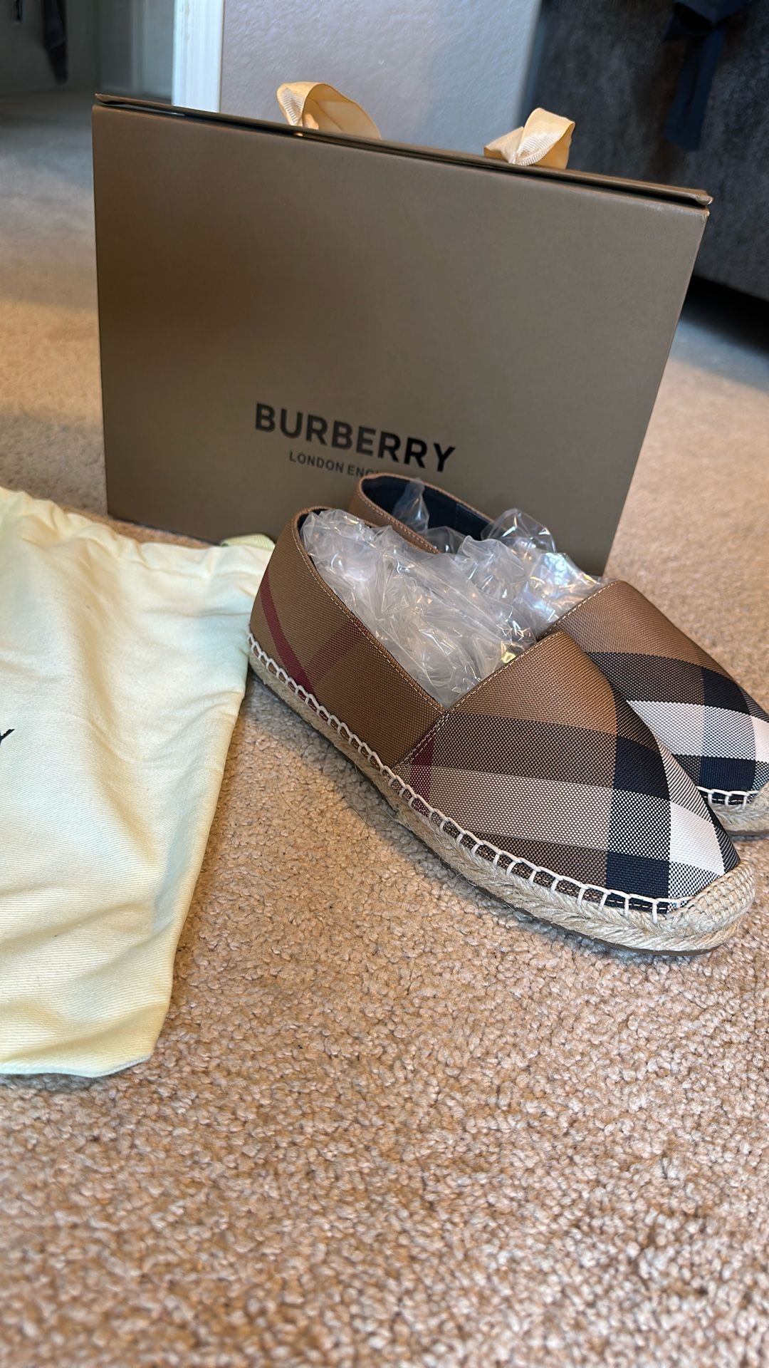 Brand New Burberry Flats