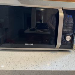 Samsung Counter Top Microwave ! Pickup After 05/03 !