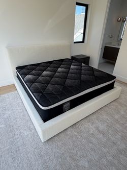 Elite Midnight Pro queen size mattress pillow top 12”. New mattress in a plastic sealed Venta de colchones ☎️📲call or Tex (213)713-74-89 Ha