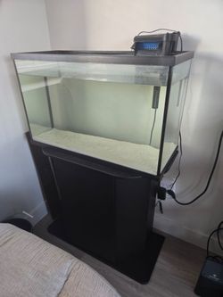 29 GALLON FISH AQUARIUM & FILTER, WITH BLACK SINGLE DOOR FISH AQUARIUM STAND