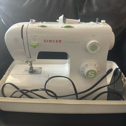 Singer Esteem II Sewing Machine w/ case 