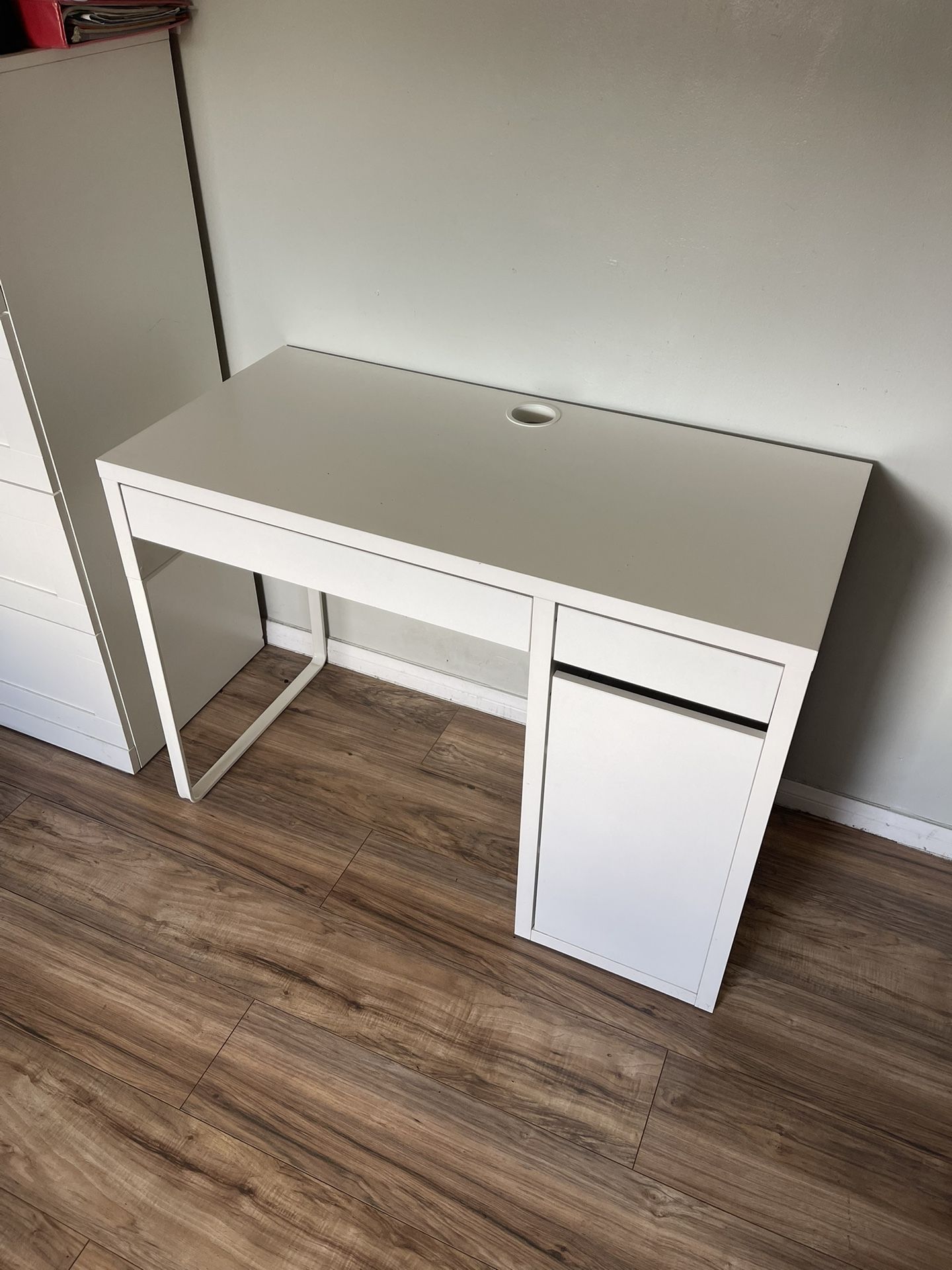 White Ikea Micke Desk Computer Table