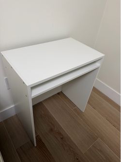White Desk / Vanity Table – Excellent Condition