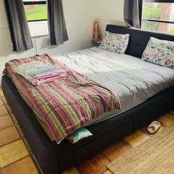 King Bed With Drawers 
