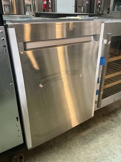 Dacor DDW24M999US Top Control Built-In Dishwasher (Open Box / Scratch & Dent)