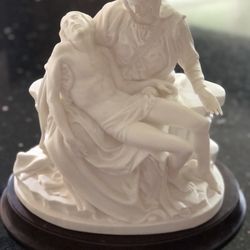 Statue: Michelangelo’s “Pieta” Statue