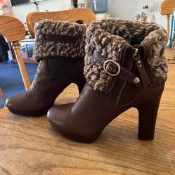 UGG Australia Women’s Scarlett Shearling Buckle / Zipper Boots Size 10