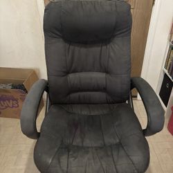 Swivel office chair