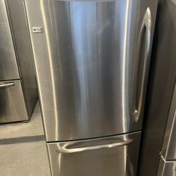 Like New 30 inch Fridge Ge 