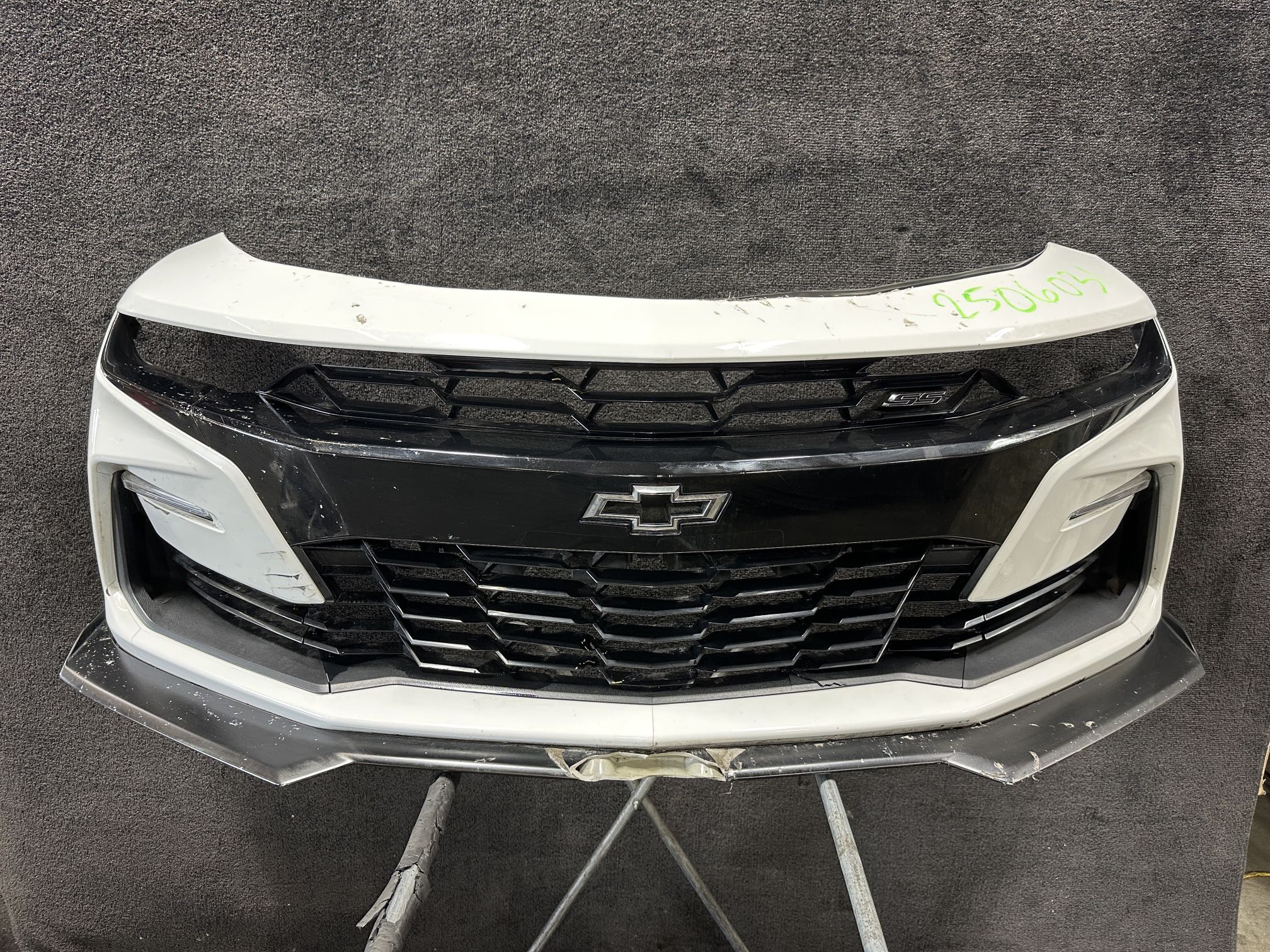 19-23 Chevrolet Camaro SS Front Bumper Assembly (HEAVY DAMAGE)