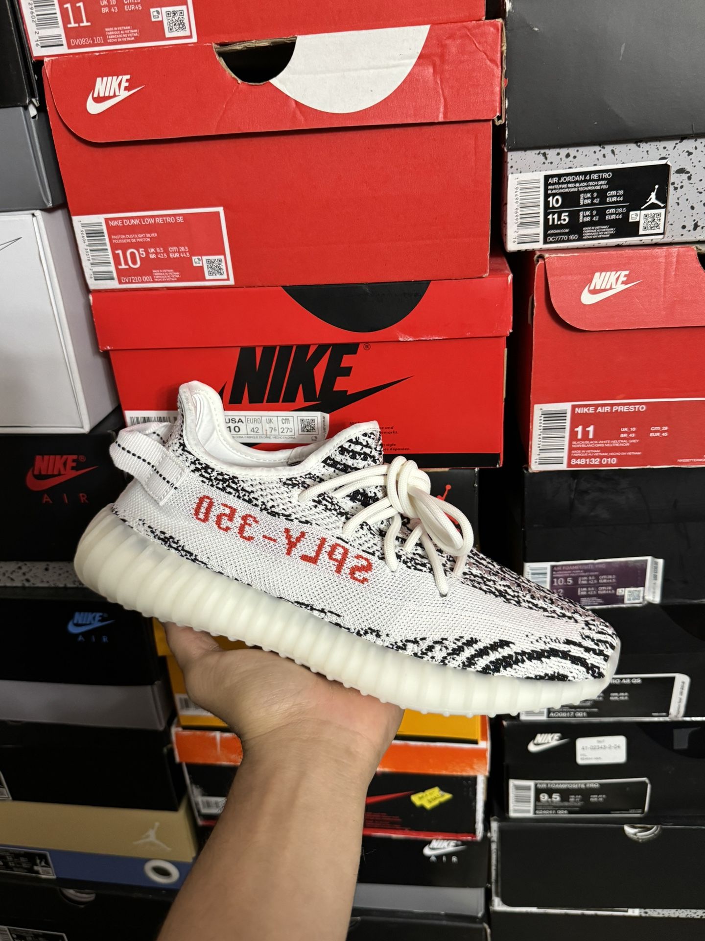 DS Adidas Yeezy 350 Zebra sizes 6,8.5