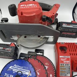 Milwaukee 2732-20 18V Lithium-Ion Brushless Cordless 7-1/4 in. Circular Saw 