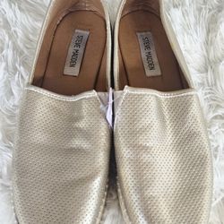 Modern gold espadrilles  low heel sz 9 Steve Madden Alpargatas doradas modernas de tacón bajo, talla 9, Steve Madden