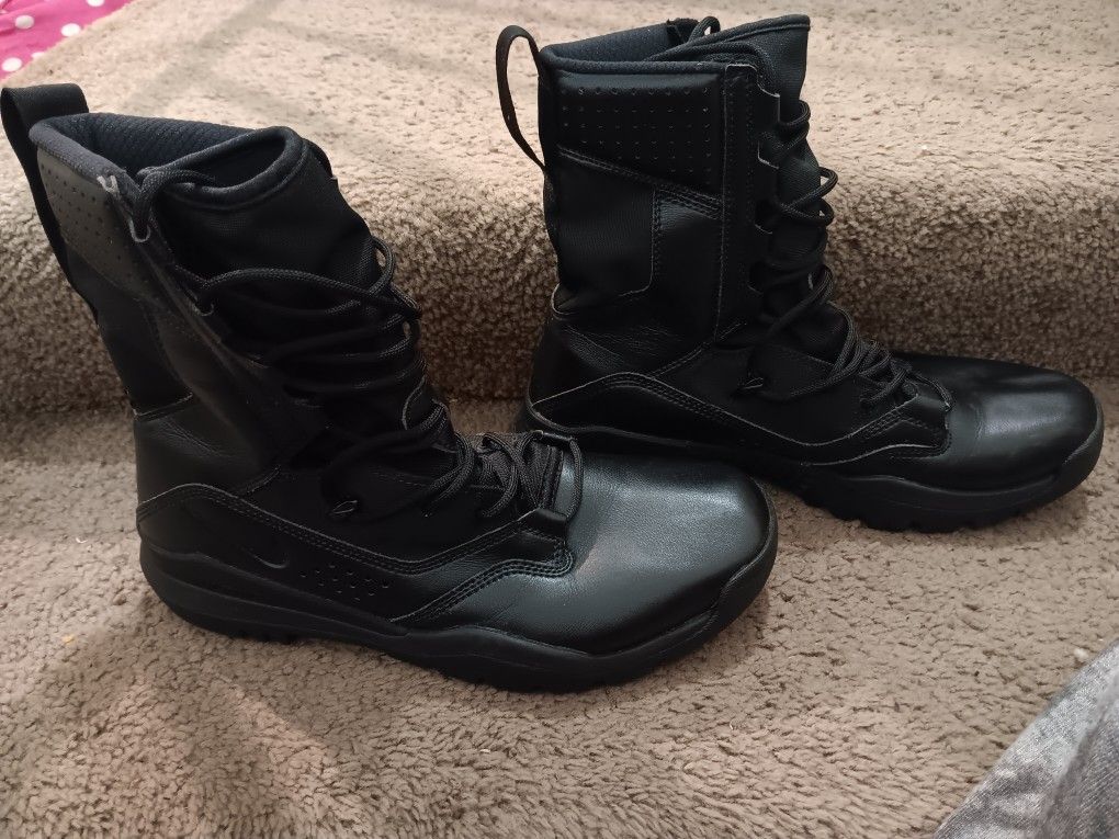 Nike SFB B2