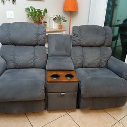 La-Z Boy Rocking Dual Reclining Loveseat W/Center Console