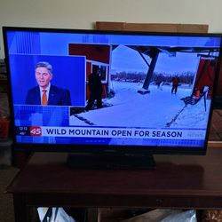 39 Inch insignia TV With Remote 