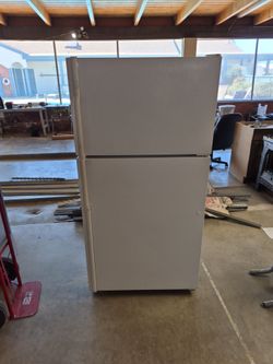 May tag refrigerator  with ice maker