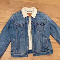Levi’s Blue Sherpa Denim Jacket Size Medium 