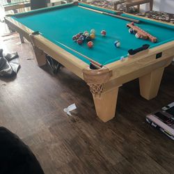 Pool table Whit The Chairs 