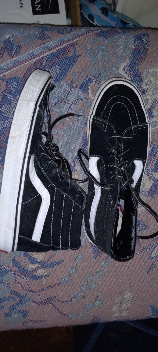 Vans Sneakers Size 8 1/2. (8?!)