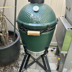 Medium Size - Big Green Egg Smoker