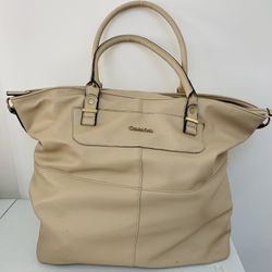 Big Extra Large Spacious And Clean Tan CalvinKlein XL Tote Bag For Women Or Teens. Great For Traveling, Gym Or School. 