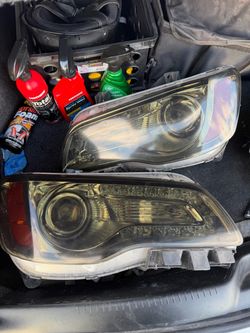 Chrysler 300 headlight