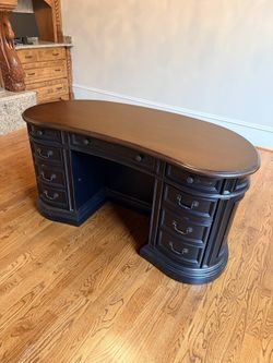 Hooker Furniture Seven Seas Kidney Desk