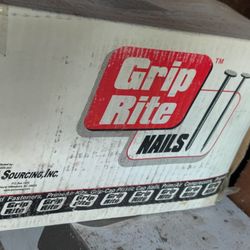 New in box Roofing nails 50lbs 1-1/4