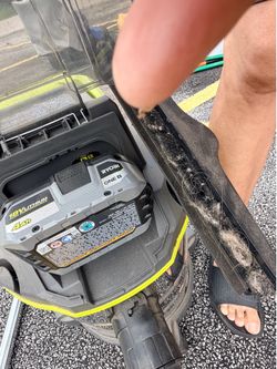 Cordless vacuum