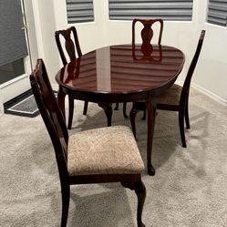 The Bombay Company Beautiful Cherry Wood Dining Room Table and Chairs